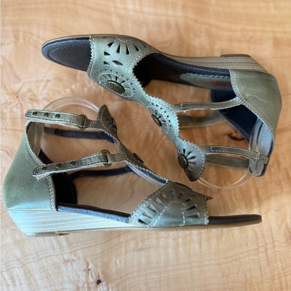 Pikolinos VTG gladiator sandals, green, 2 straps, 3 brasstone discs 40 EUC